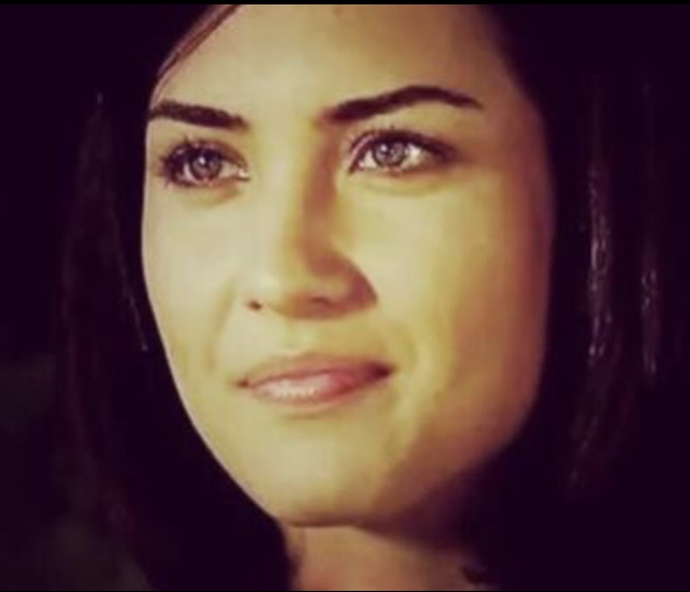 Tuba Büyüküstün’ü güzel buluyor musunuz?