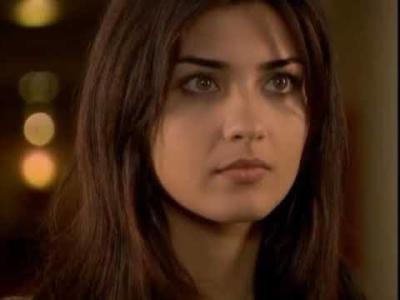 Tuba Büyüküstün’ü güzel buluyor musunuz?