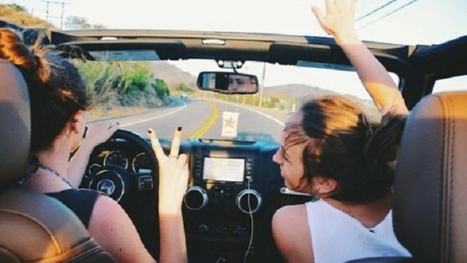 Arabada yüksek sesli müzik dinleyen hakkında ne düşünüyorsunuz?