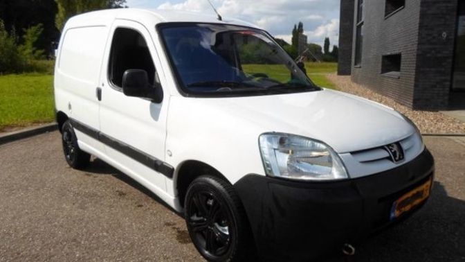 Peugeot Partner 1.9D sizce nasıl bir araba?