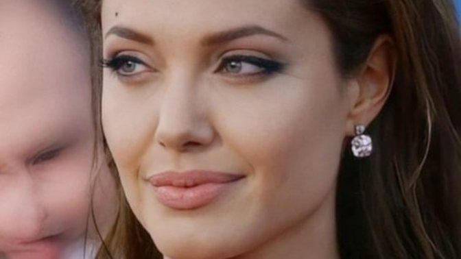 Angelina Jolie'den daha güzel bir kadın var mıdır Dünya da?
