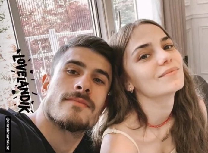 Bence çok tatlı olmuşlar umarım mutlu olular bu arada Bahar Şahin ne zaman ayrıldı Cenandan