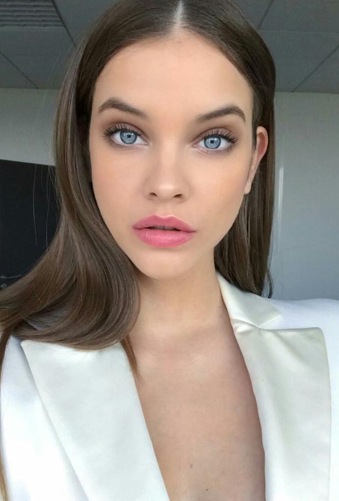 Barbara Palvin şişirilmiş bir balon değil mi 🎈 ?