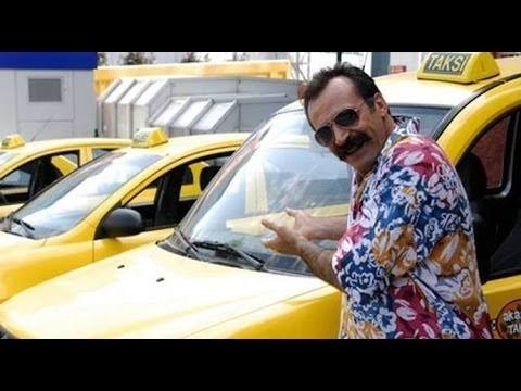 Çiçekli gömlek giyen erkekler çok itici değil mi?
