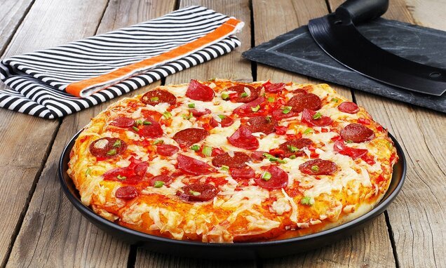 Sucuklu pizza mı yoksa sosisli mi?