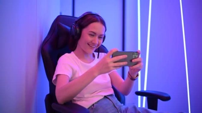 25 yaşındayım, yaşıtlarım evlilik düşünürken ben Pubg oynuyorum. Anormal miyim?