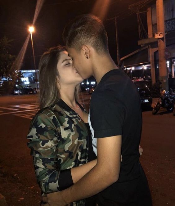 Arkadaşınız eski evgilinizle birlikte olsa ne derdiniz?