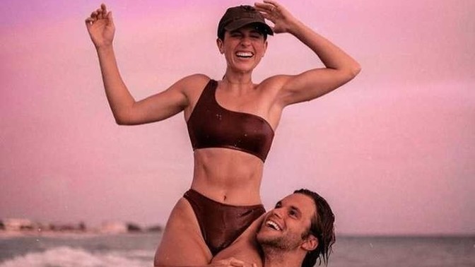 Eşinin bikini giymesine karışmayan erkek geniş midir, saygılı mı?