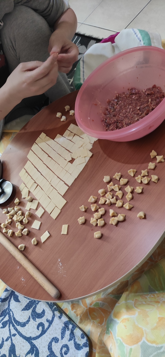 Sanat sanat için midir yoksa sanat yemek için midir?