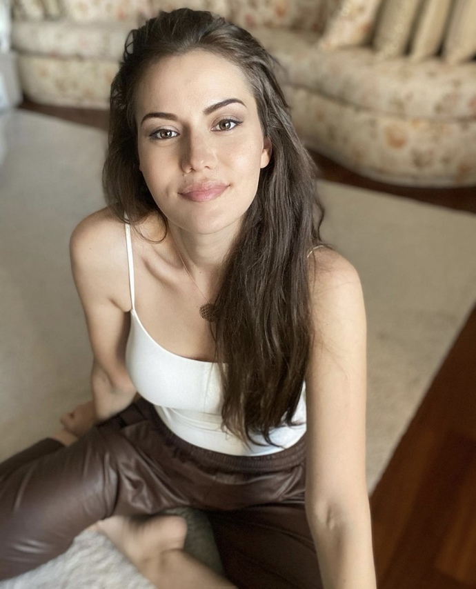 Fahriye Evcen güzel mi, sıradan mı sizce?