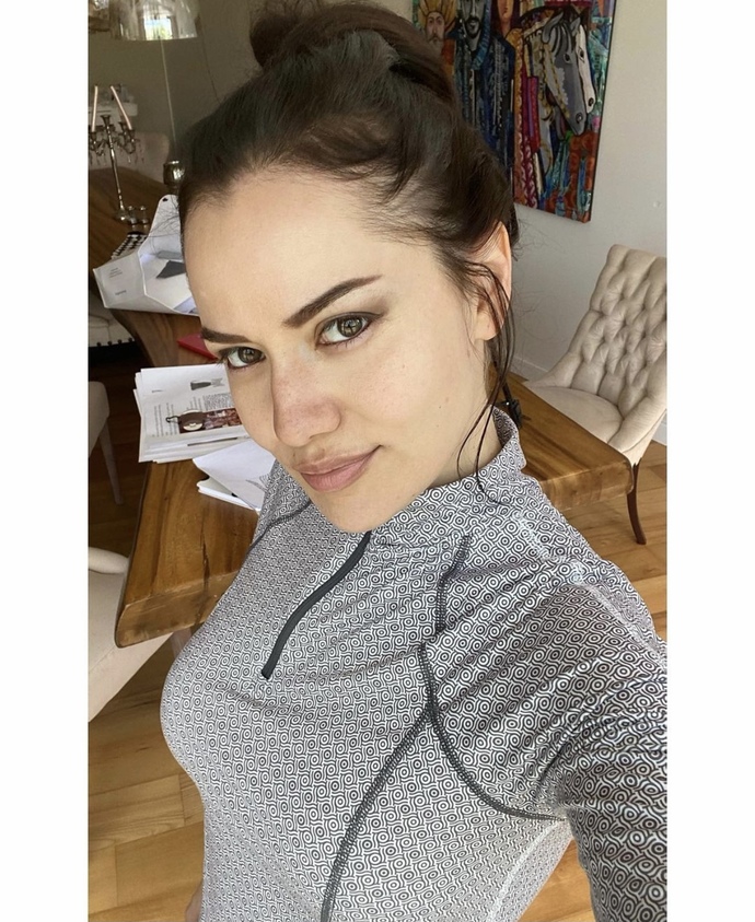 Fahriye Evcen güzel mi, sıradan mı sizce?