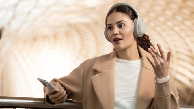 Bi'Bilen Deniz Unay yanıtlıyor: Kulaklıkla konuşmak telefonun verdiği zararı azaltır mı?