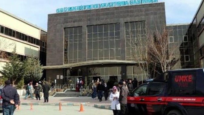 Başhekim"Randevu alıyorlar, hastaneye gelmek yerine sokakta geziyorlar." dedi. Sizce insanlar neden her şeyi suistimal ediyorlar?