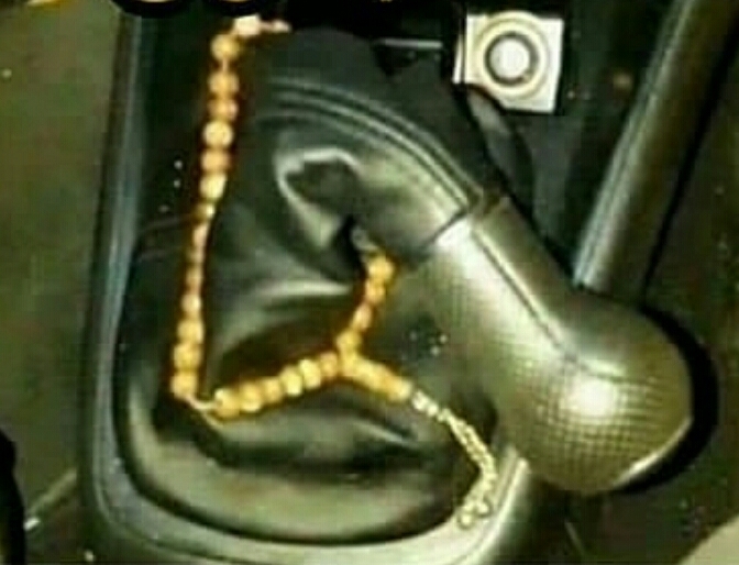 Arabaya tespih takan erkek itici mi?