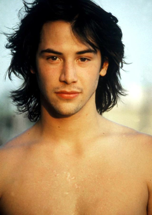 Keanu Reeves Yakışıklı mı Çirkin mi?