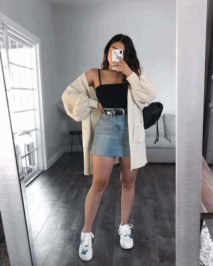Yazlık mini etek nasıl üst kıyafetlerle kombinlemeyi tercih edersiniz?