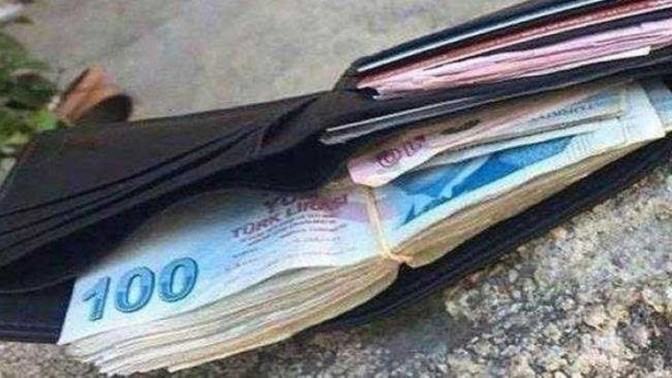 Selam millet😄yolda yürürken içi para dolu bir cüzdan bulsanız ne yapardınız?