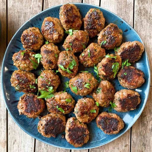 Sizce köftenin yanına ne iyi gider?