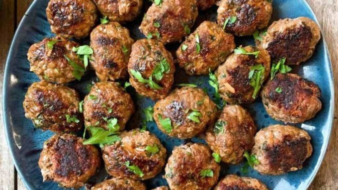 Sizce köftenin yanına ne iyi gider?