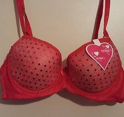 Pembe sütyen çocuksu mu?