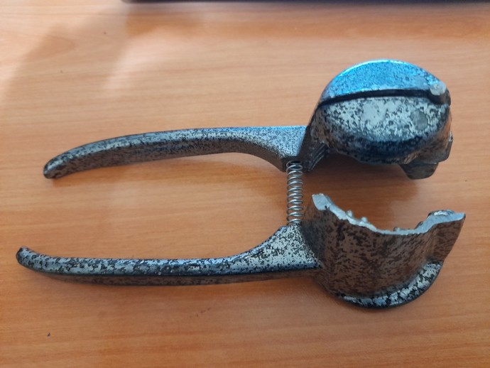 Arkadaşlar ceviz mi daha sağlam, yoksa ceviz kıracağı mı?