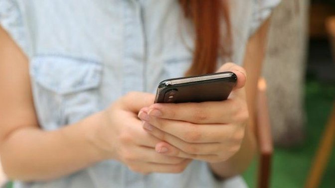 Sevgilinizin telefonunda eski sevgilisinin resmini görseniz ne yapardınız?