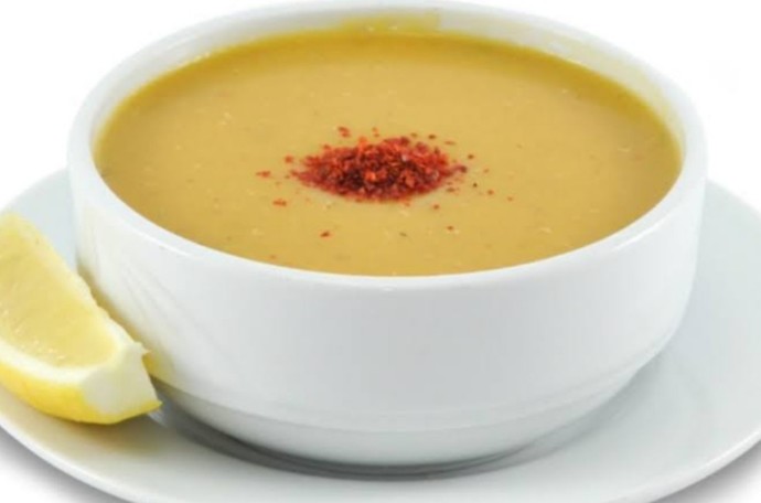 Mercimek çorbası salçalımı olur yoksa salçasızmı ?