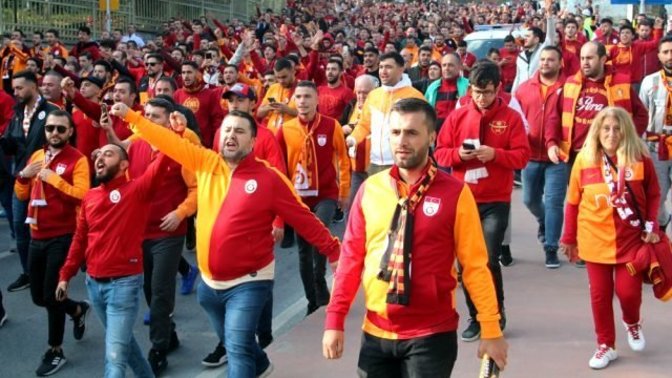 Takım tutmak boş iş midir?