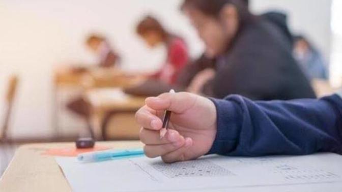 Sınav kötü geçti deyip 90 alan öğrenci mi, yoksa sınav çok iyi geçti deyip 30 alan öğrenci mi daha itici?
