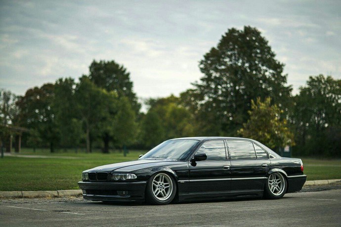 BMW E38 nasıl sizce?
