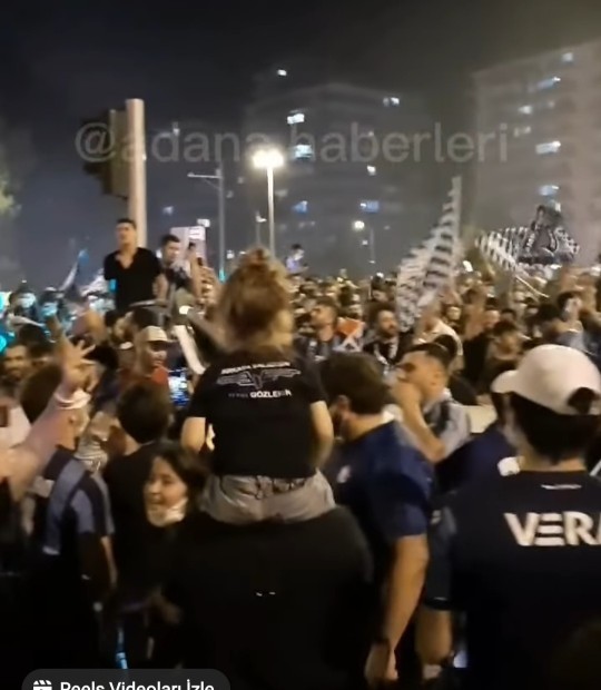 Adana demir spor taraftarları sokaklara döküldü sevinç gösterisi yaptılar. Ne düşünüyorsunuz?