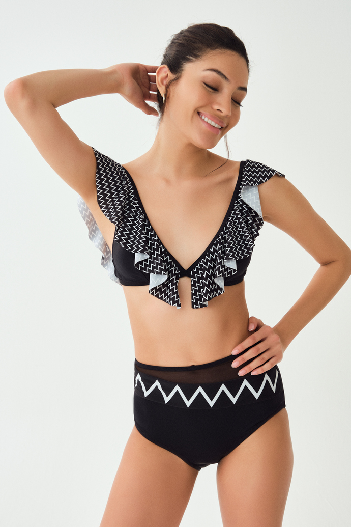 Çatlakları olanlar nasıl bir bikini veya mayo tercih ediyorsunuz?