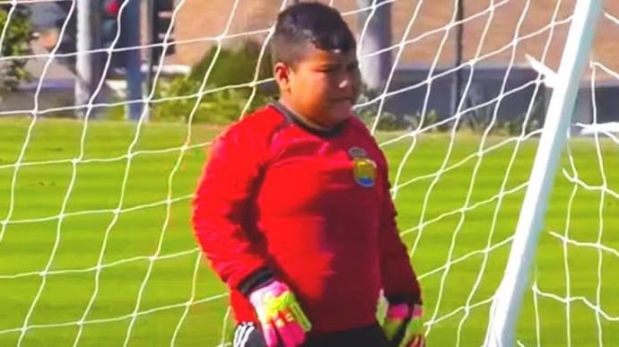 7 yaşında 50 kilo olan kaleci Alexin piyasa değeri 20 Milyon Euro! Sizce fazla kilolar sporcu olmaya engel midir?