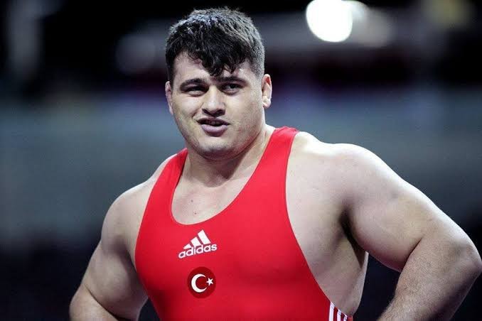 7 yaşında 50 kilo olan kaleci Alex'in piyasa değeri 20 Milyon Euro! Sizce fazla kilolar sporcu olmaya engel midir?