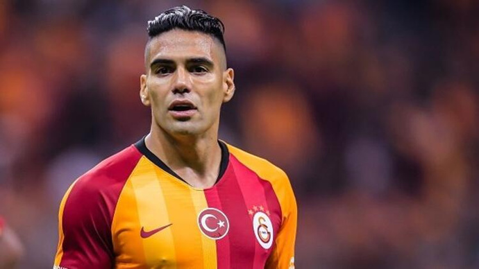 Galatasarayda oynamış forvetlerden en sevdiğiniz hangisi?