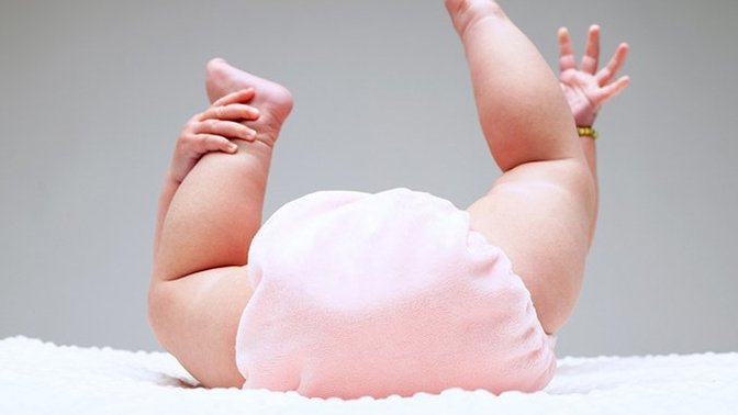 Her bez değiştirmede bebeğin poposu yıkanmalı mıdır?