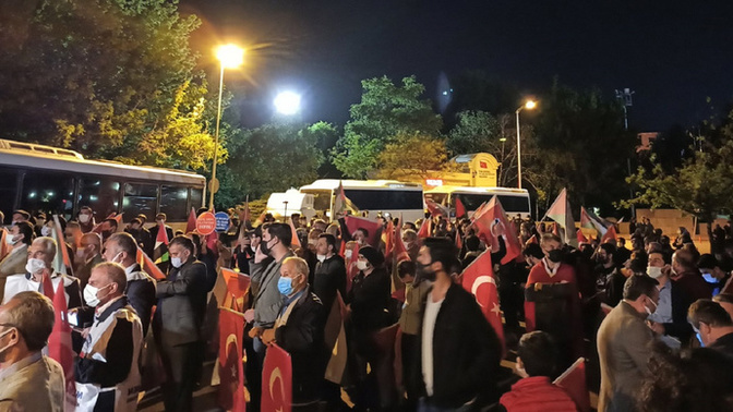 Ankara'da yasak ihlal edildi, binlerce insan yürüyüş yaptı. Yasak bir tek bize mi var?