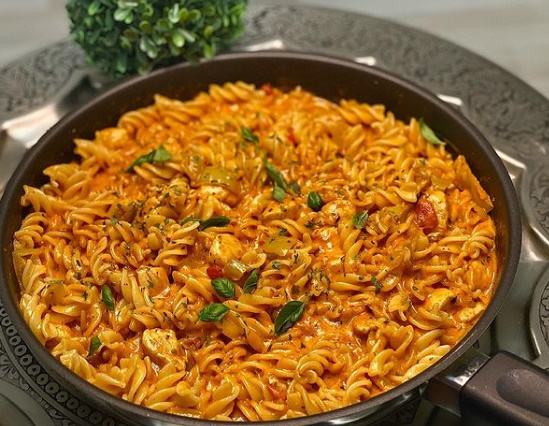 Eşimden önce işten eve geldim, ne yemek yaparsam mutlu edebilirim?