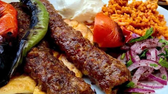 Adana kebabı'nın yanında ne içersiniz?