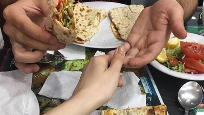 Sevgilimi ilk buluşmada lahmacun yemeye götürsem fikri ne olur?