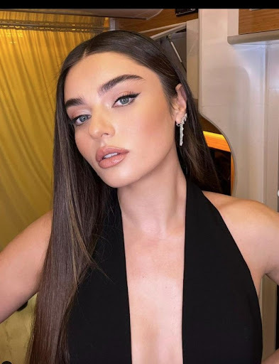 Ayça Ayşin Turan'ın boyu kaçtır?