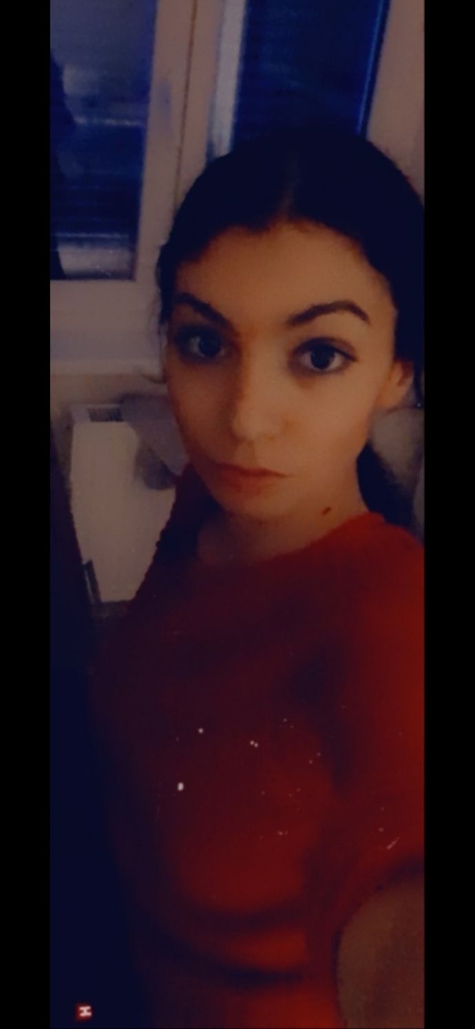 Beyaz tenli koyu saçlı olmak?