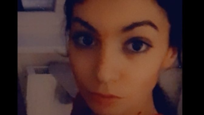 Beyaz tenli koyu saçlı olmak?