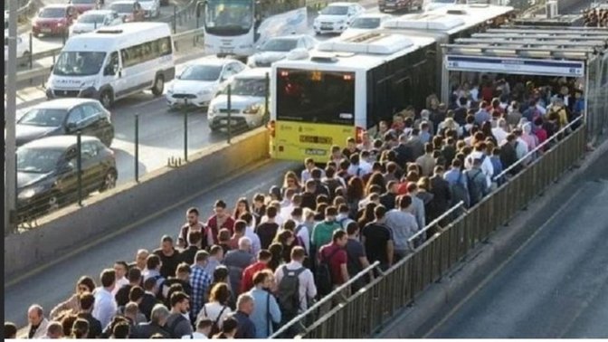 Otobüs, metro gibi toplu taşımalarda herkes birbirinden farklı davranışlar içindedir. Peki siz en çok hangilerini yapıyorsunuz?