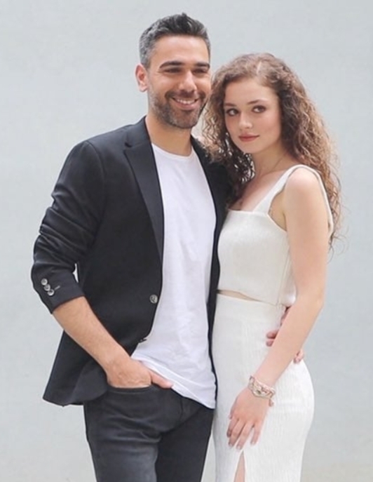 Tiskindiğim kadir doğulu lavugu evli haline bakmadan partnerine eşi gibi Sarılmış belini tutta ahtapot gibi tutma be kardeş