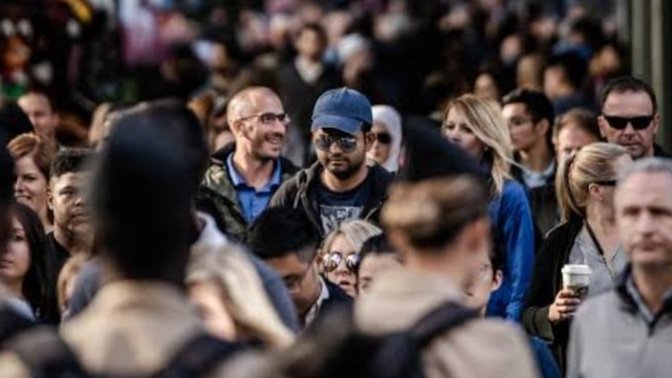 İnsanları statüleriyle aşağılamak veya yüceltmek yerine kalplerine bakabilmeyi becerebildik mi?