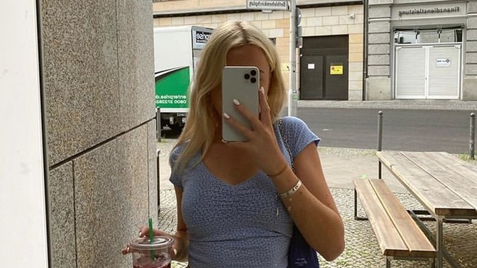 Sevgilim çok mu masum yoksa beni beğenmiyor mu?