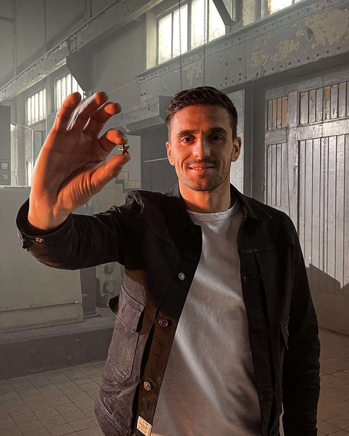 Ajax futbol kulübü şampiyonluk kupasını eritti ve yıldız şeklinde taraftarına gönderdi. Bu harekete 10 üzerinden kaç verirsin?