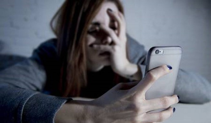 Flört ettiğiniz kişiyi stalklar mısınız?
