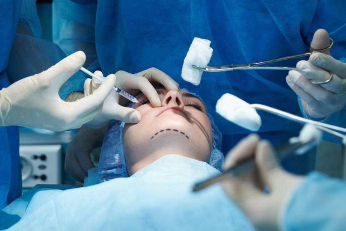 Güzel olmak için bıçak altına yatar mısınız? Estetik ameliyatlara bakış açınız nedir?